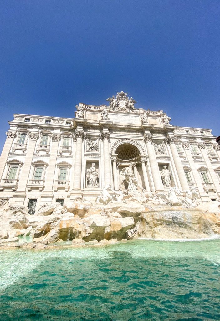 photo of the trevi fountain in rome italy