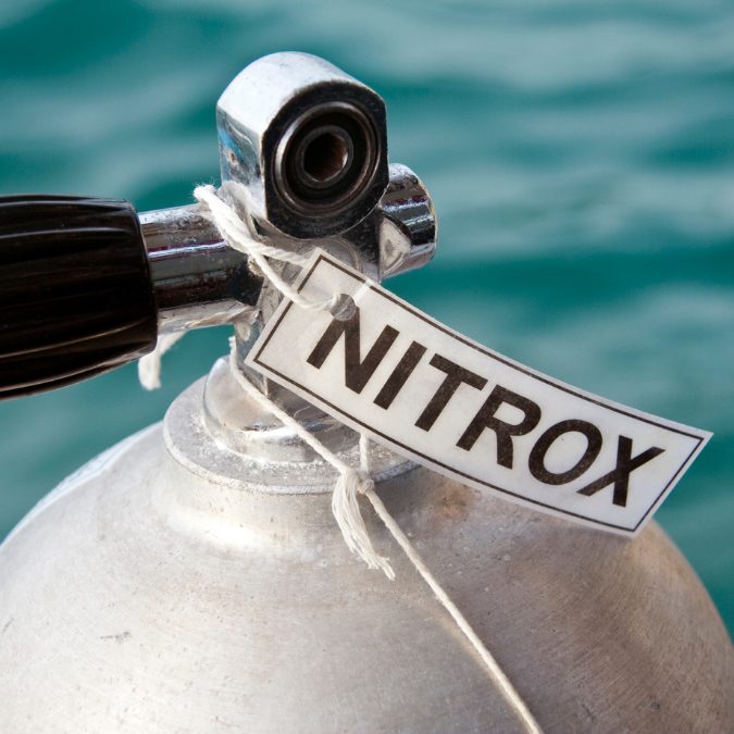 grey scuba tank with black handle and nitrox tag around neck scuba tank weight